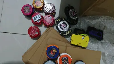 这次买的是一些时王系列，假面骑士，一大堆发过来的，物流选择海运经济实惠，很快速，还会继续购买的，挖煤姬客服有问必答