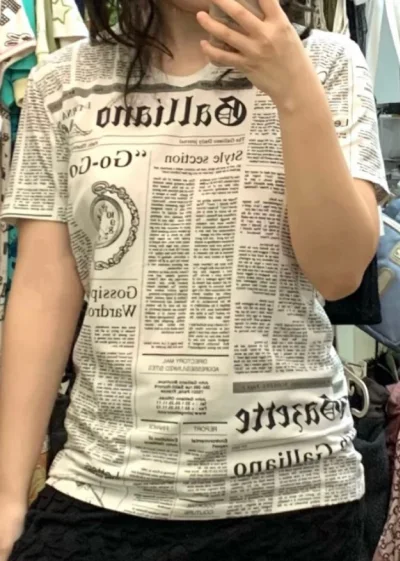 这次淘到两个超可爱的90年代卡通形象的卡包，一件经典报纸印花t恤，到手真的超值得！用挖煤的体验感真的很好，成色不会出错，物流非常迅速，下次会继续！开心！