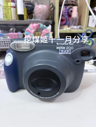 挖煤姬是个转运平台，有着多条转运快递线路对运输十分方便，而且挖煤姬对新人友好，有自动翻译功能还有议价功能，客服也稳定在线。软件功能也越来越完善。我一直都很喜欢富士拍立得宽幅相机，为了满足自己的心愿清单于是我在挖煤姬下单了一台拍立法wide200，成色都很完美，功能也...