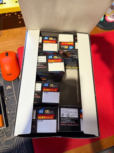 八十七单又是熟悉的哥斯拉全集名鉴，这次也是包含隐藏款的，非常不错的盒况，国内好像收集这款的人不多诶。但确实是非常精美的一套食玩。