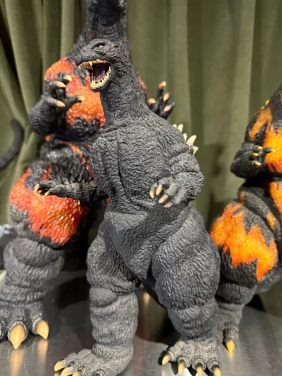 91单大捡漏。XPLUS的哥斯拉1999大阪上陆，价格比较好，非常高兴可以用这个价格收到。原来已经暂停购买XP哥斯拉了，可谁挡得住这款呀。