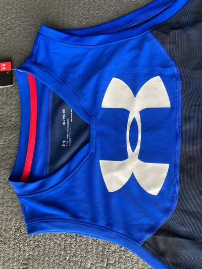 上大学时候一直想拥有日系的紧身衣
日系品牌对产品的设计很走心，专门开发了适用于各种运动特点和需求的服装
有了挖煤姬，终于补偿了“童年缺失”
1件大logo露出的运动背心、1件高校野球指定的白色长袖内衬、一套白色运动紧身衣裤、一件迷彩蓝色的足球系列压缩衣、两件针织无缝...