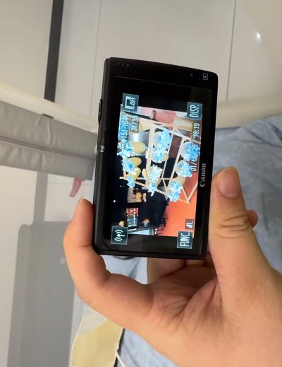 在挖煤姬淘到的佳能IXY420F CCD真的太惊喜了！到手成色远超预期，机身几乎没磨损，质感依旧在线。1210万像素搭配4倍光学变焦，拍出来的照片自带浓郁复古胶片感，色彩柔和细腻，不管是拍日常碎片、风景还是人像都很出片。操作简单易上手，按键灵敏流畅，海淘流程也很顺畅...