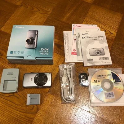 在挖煤姬蹲了好久的佳能IXY930IS CCD终于到手，质感直接超出预期！机身成色超棒，几乎看不到使用痕迹，复古设计颜值在线，握在手里小巧便携。1000万像素搭配4倍光学变焦，拍出来的照片自带浓郁胶片感，色彩柔和细腻，不管是拍日常碎片、街景还是人像都自带氛围感，虚化...