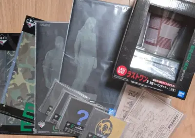 Mgs3的这个抽赏大部分都挺便宜的，煤炉淘了一些。都是些实用的小东西，还挺有诚意的。便签本和文件夹已经用起来了，文件夹里还有游戏截图的胶片，挺用心的。这次用竹蜻蜓运回来的，很快就拿到了