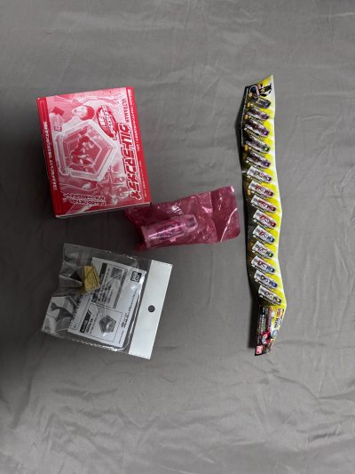 在挖煤姬海淘的终于安全到手了，品相与卖家描述完全一致，包装非常仔细，内部垫了泡泡纸，八角尖尖，没有任何运输损伤。转运时效稳定，全程体验很顺利，是一次很满意的购物，下次还会光顾