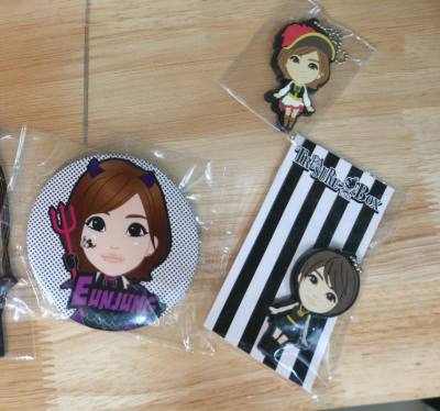 非常好啊，体验很好，包装的特别好，小卡很好看，挂件和钥匙扣也很好看，特别喜欢，恩静的小扇子也很好很精致