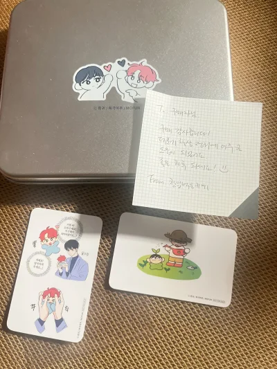 奇怪的梦境，实物收到和图片展现的一样，很可爱，感谢卖家的祝福，也祝卖家生活愉快！
天官赐福，卖家打包的也很严实，杯垫收到感觉很好看? 