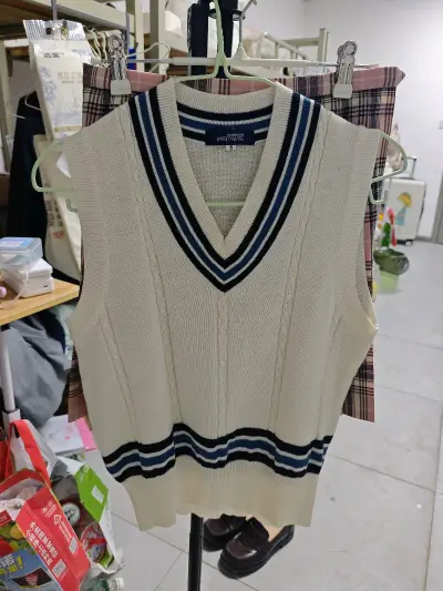 大家好，这次我在挖煤姬切了一些制服相关啦，eastboy的粉格裙，蜻蜓毛衣，fuji衬衫。这次选择的是可追踪小航空线路，发货快，运输快，从发货到到收到只用了九天！包装也是用的很厚实的纸箱，切回来的物品完好无损，状态好，用挖煤姬捡漏了很多好物了，下次还会用挖煤姬切煤！...