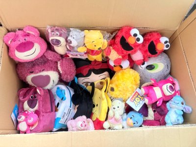 又是一月一期的海运开箱分享?，@任意门和挖煤姬 这次有几个塑料摆件，很好看[超喜欢R][超喜欢R]这一箱的IP也超多，噗噗简直是我的高光捡漏时刻[嘻嘻R][嘻嘻R]塑料摆件完好无损，物流包装很好