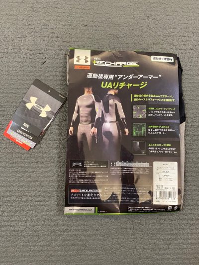 这套压缩衣出现在安德玛2010年的产品型录上，宣传图是大块肌肉体育生的穿搭示范，当时被深深吸引！没想到煤炉有人出售了错码的一整套：全新带吊牌的上身M码+下身L码。通过还价功能，其中一件还打了9折，甭提多开心！支持挖煤姬多多开发这种惠及用户、保障用户权益的服务！?