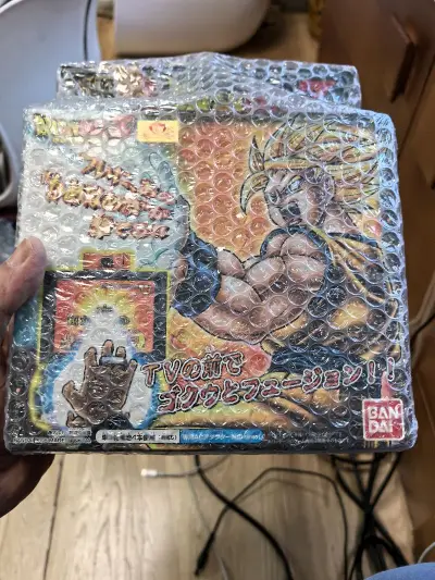 又到了一箱竹蜻蜓，四张游戏光盘，和一个小的游戏机。那张ps1的暗黑破坏神终于被我蹲到一张品相不错的了，自己的藏品又多了一样了！