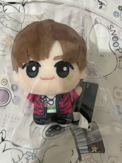 谁懂啊！第1次买三次元真人的努努和二次元的小鸡玩偶放在一起，真的可爱的要命，仿佛是一只放鸡的小孩，用挖掘机几年了，还一直在这边购物的原因只有一个，就是安全又放心，发货也很快，合箱也很快，活动又很多，下次还来