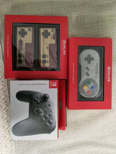 买个switch带了switch online限定手柄，都是经典造型，还很新，关键还是单台续航版的价格就是算是邮费也没多少钱，赚了赚了