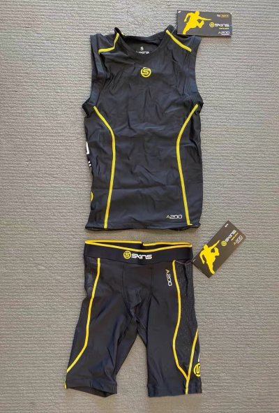 搜索栏的记忆功能，可以保留上百条搜索词条，这对于寻找特定品类的商品太友好了！只要不彻底删除App，这些关键词条目都会保留着，随时调取随时查找：这不，多年前的Skins A200压缩衣套装，蹲到了低价的全新整套衣服，太激动了！给挖煤家点赞?