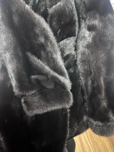 这是11月份的开箱好物，挖煤姬一如既往的让人放心，包装也是非常厚的纸箱，海运二十多天也不用担心包裹破损问题！这次收到的衣服也是超级满意！好评好评好评