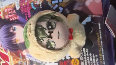 在挖煤姬的无数个深夜蹲守，终于让我“挖”到了心心念念的IDOLiSH7角色玩偶！当收到那个从日本漂洋过海而来的包裹时，拆箱的瞬间，心跳都快了几分。

我入手的是和泉一织的Q版玩偶。他标志性的蓝白色制服还原度极高，微微歪头的小表情一如既往地带着点认真的可爱，手感更是出...