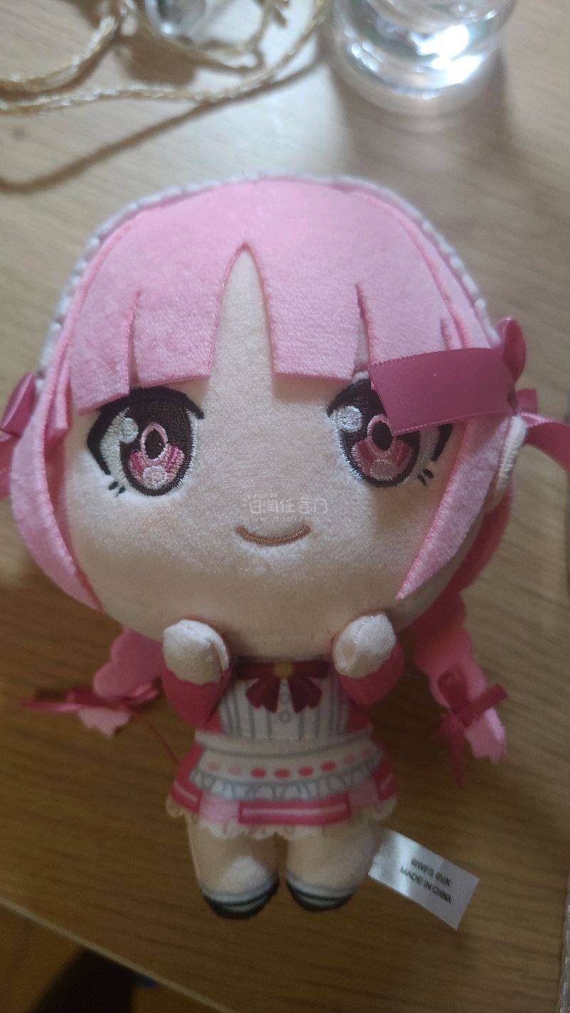 用挖煤姬买限定周边，体验超棒！它整合了煤炉、雅虎日拍等平台，找限定款轻松多了。我搜偶像周边时，用日文关键词配合内置翻译，精准定位到心仪商品。

选卖家有讲究，优先挑带“太阳”标识、评价高的，我避开过有差评的店铺，到手周边品质果然有保障。物流我选了竹蜻蜓PLUS，...