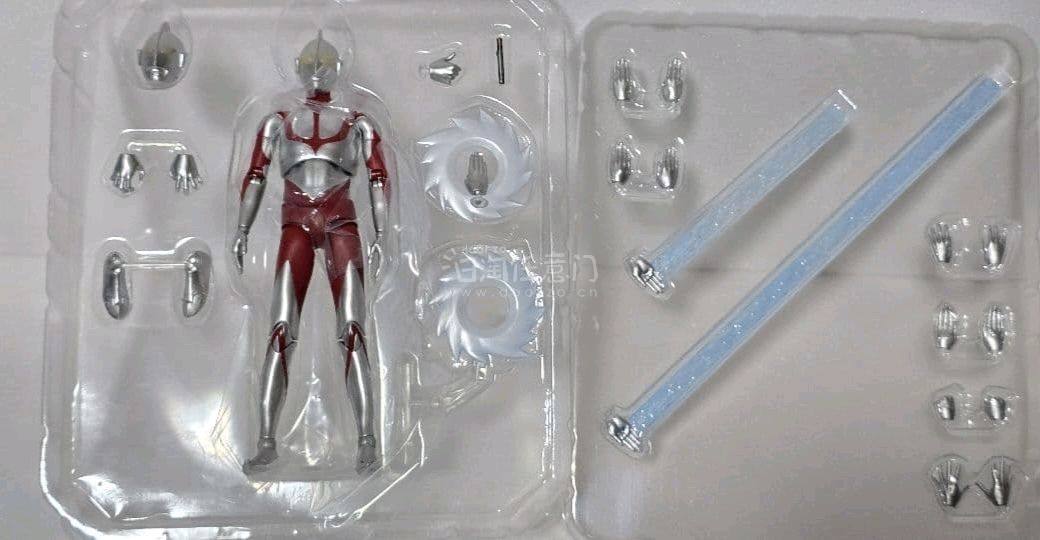 丰富的配件，超强的可动以及无敌的本体素质，让我对这款产品留下了极高的评价，这下可以畅玩了，平台购物体验也很好，期待下次回购～