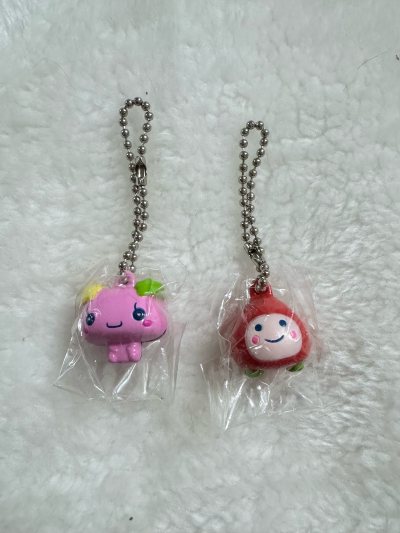 合单真是慢又慢，不过小铃铛很可爱，声音清脆响亮，还是全新的，现在很难收到了，很喜欢，还送了小戒指，啊！