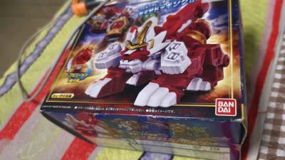 这款玩具设计独特，非常好玩。它不仅有着丰富的功能，而且还能激发孩子们的创造力和想象力。无论是对于孩子还是成人，都能带来无尽的乐趣和娱乐体验。