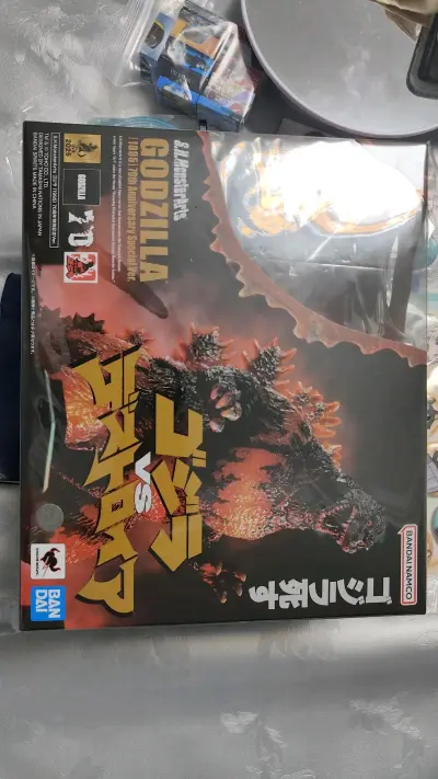 错过了初版和再版，这一次的70周年再版不能再错过了，1995哥斯拉，造型霸气，形象经典，个人认为最帅的哥斯拉。