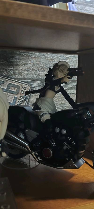 figmaex-057，女仆黑呆，可软可甜可飒。女骑配摩托，举起的手枪带着自信邪魅的微笑，直击你的胸口。