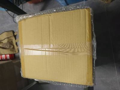 又到了一个包裹，最近买的东西又太多了，还有很多在库里没发出来，家里近期的包裹已经快堆不下了，有时候都懒得拆包，但看到喜欢的东西又忍不住要出价，就是很矛盾，唉。