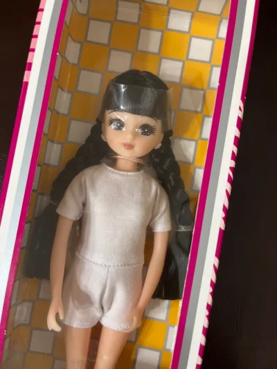 这是我入的第二个双麻花的licca，幸好有挖煤姬，不然很难买到自己喜欢的娃娃，包装非常到位，盒子都是完好的无损，买了几次每次都很满意，太开心啦！