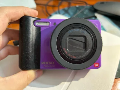 快门键清脆得像咬脆苹果，试拍阳台光影，复古颗粒感直接拉满，连闺蜜的旧卫衣都拍出了90年代画报感。

功能完好，这波海淘血赚！已经在想明天带它去拍老街道了～