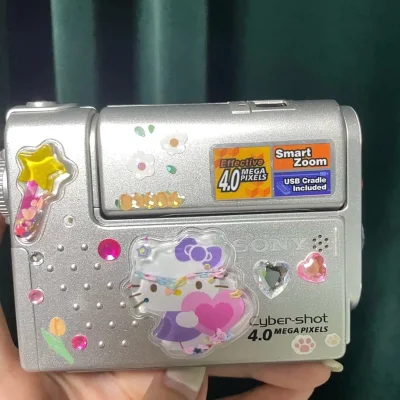 选择的EMS快递太惊喜了！从下单到收货仅6天，全程可追踪物流信息，快递员还特意电话确认收货时间。最感动的是包装——外层定制加固纸箱+中层气泡柱填充相机躺在专用防潮袋里，连说明书都没有折痕，海淘体验感拉满！