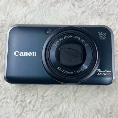 特别完美的黑色佳能ccd！颜值根质感的特别棒！拿，到时候沉甸甸的，物流也特别快，包装十分完美！特别喜欢穿黑，从下单到收货仅用6天，全程可追踪物流信息！