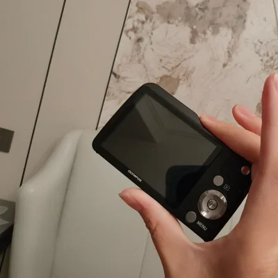 第一次买奥林巴斯的相机，拿到手也非常的有质感，拍照也很好，安全下车，十分开心价格也是非常的便宜，感谢挖煤姬这个平台！下次依然选择！包装的十分完美！