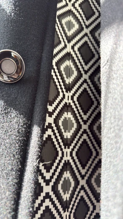 三宅一生属于是心头好的牌子了，没想到还有这种优雅款，吊牌也有，到手几乎是全新的感觉，很棒，日本卖家包装也很好的