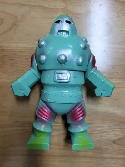 挺喜欢的一只怪兽，虽然价格高了点，实物成色还好，和描述基本一致。总体来说还不错，希望有机会再次合作！