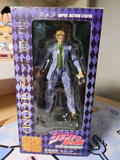 终于拥有了平凡上班族???
用了优惠券切到了好价的吉良吉影超像可动，配件齐全成色也好，有好多配件可以换，又圆梦了