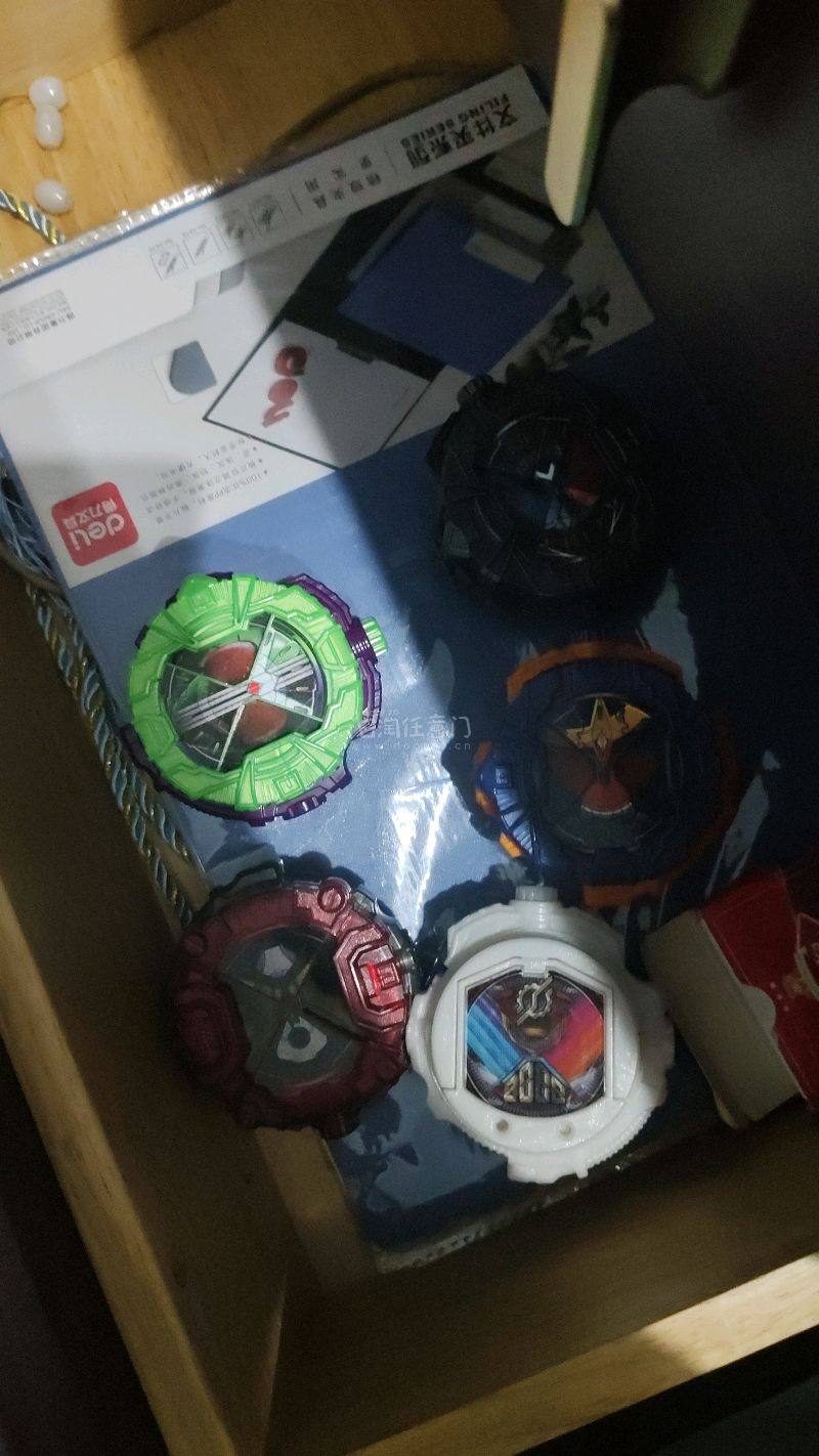 加上运费一共花了120多，扭蛋全出了加一个dx的盖滋就回本了，剩下的正好没有留着自己玩，这个危险兔坦实在太喜欢了