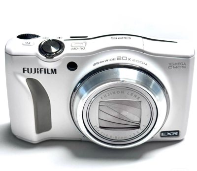 这次淘到了富士的小长焦奶油白ccd，虽然成色没有那么好，但是实在很喜欢外观！特别幸运！感谢挖煤姬这个平台，总能让我买到自己喜欢的机子！很开心！