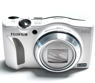 这次淘到了富士的小长焦奶油白ccd，虽然成色没有那么好，但是实在很喜欢外观！特别幸运！感谢挖煤姬这个平台，总能让我买到自己喜欢的机子！很开心！