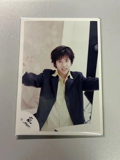 最近沉迷日娱，买了很多烧普，烧普在煤炉和骏河屋买真的很方便，收到手的状态都很不错。纸片重量也很轻，国际邮费也不贵，性价比很高的选择！