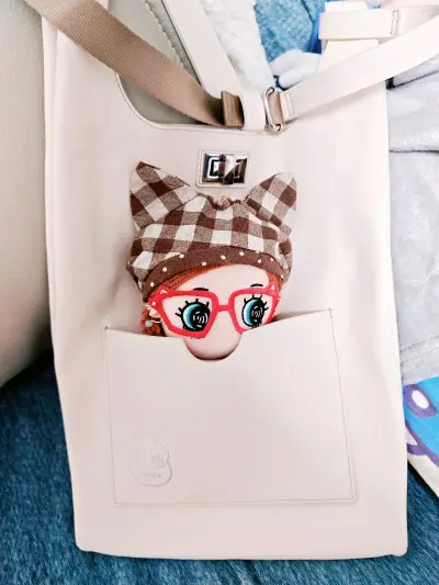 ついにstrawber挖煤姬e&amp;amp;ilemerのコラボ斜めがけバッグを受け取った～
ilemerのお姉ちゃんのぬいぐるみアクセサリーと合わせて、すごく気に入ってます(´ω｀)
前はミルクホワイトとアプリコットカラーの間でめちゃくちゃ迷ったんだけど
最後...