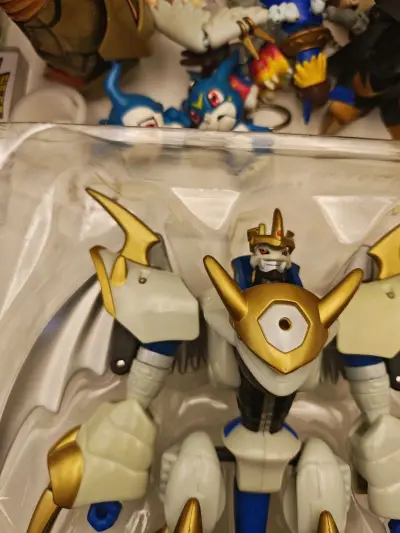 今天收到数码宝贝模型玩具，帝皇龙甲兽，这款玩具出现在剧场版中，帅炸了，和奥米加兽一起战斗吧，哈哈，很棒的购买体验，挖煤姬666