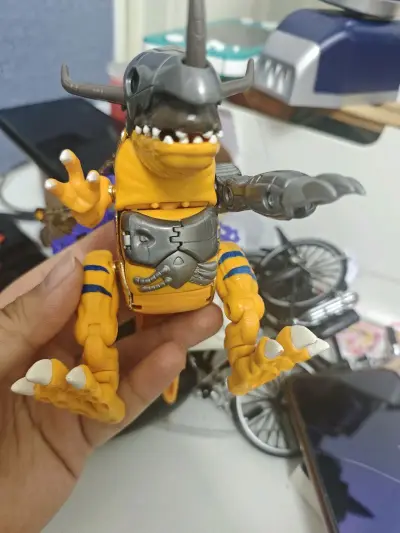 今天收到数码宝贝模型玩具机械暴龙兽，童年最想要得到的玩具之一，恐龙和机械的完美组合，又帅又有力量，哈哈，总之很棒的购买体验，挖煤姬yyds