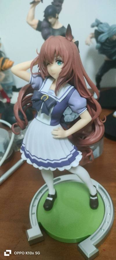 这都是现场的实拍图，虽然看上去有点轻微的瑕疵，但不影响它的美观，还是能使用它的，因为它的问题并不是很大，很喜欢它们的外观样貌