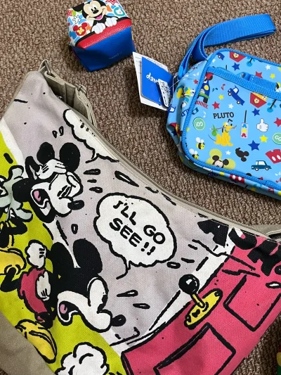 这次依旧是买了各种各样的米奇周边还有一些杂货，到手的品质几乎跟描述的没有差距，成色和价格都很香！很适合收藏，实在是太貌美啦，挖煤姬最棒，物流也很给力呀！