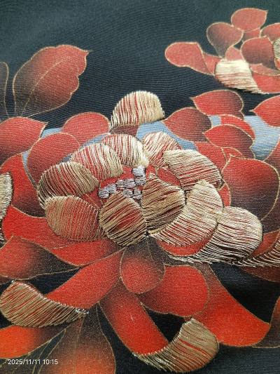 美丽的黑留袖 带刺绣