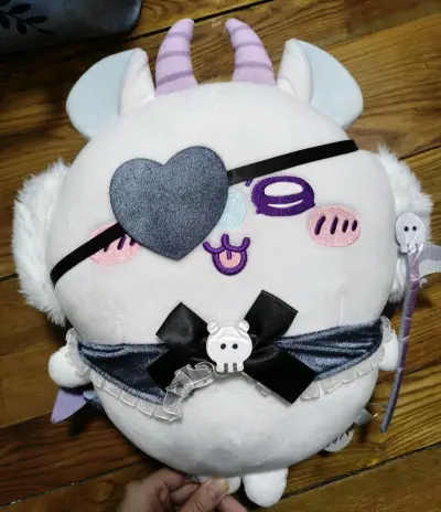 期待已久的大包裹到货了，里面有好多大娃娃和一些零零碎碎的小东西！挖煤姬打包得非常让人安心，裹了厚厚一层泡沫纸，而且用了一个超级大的硬纸盒，拿到手我都惊呆了哈哈哈哈哈哈哈～实物都很可爱，平安到家，以后还会继续使用挖煤姬的。