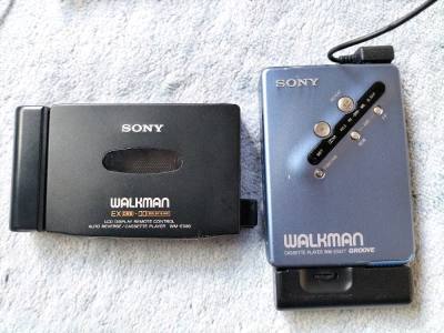 终于收到期待的索尼爱华机器了了！包装得非常严实。摸了摸，是正品无疑。海淘价格实惠，虽然物流等了几天，但完全值得！下次还会再来。