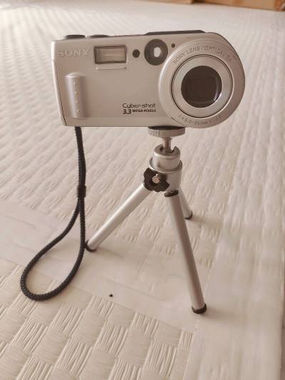 终于收到期待已久的数码相机了！包装得非常严实，打开后完好无损。试用了一下，功能一切正常，是正品无疑。海淘价格实惠，虽然物流等了几天，但完全值得！下次还会再来。