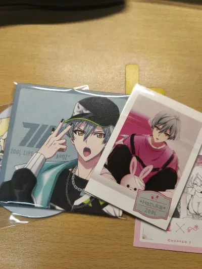 今天又在挖煤姬切了煤，购买了春原百濑色纸以及亥清悠纸片set！走的ems路线，物流速度非常快，从合单发货到收到货到手大概花了6天左右。挖煤姬的包装很好，内有填充气泡膜，安全到手很安心!特别好的体验。再次夸一下yhm的包装！非常厉害的！